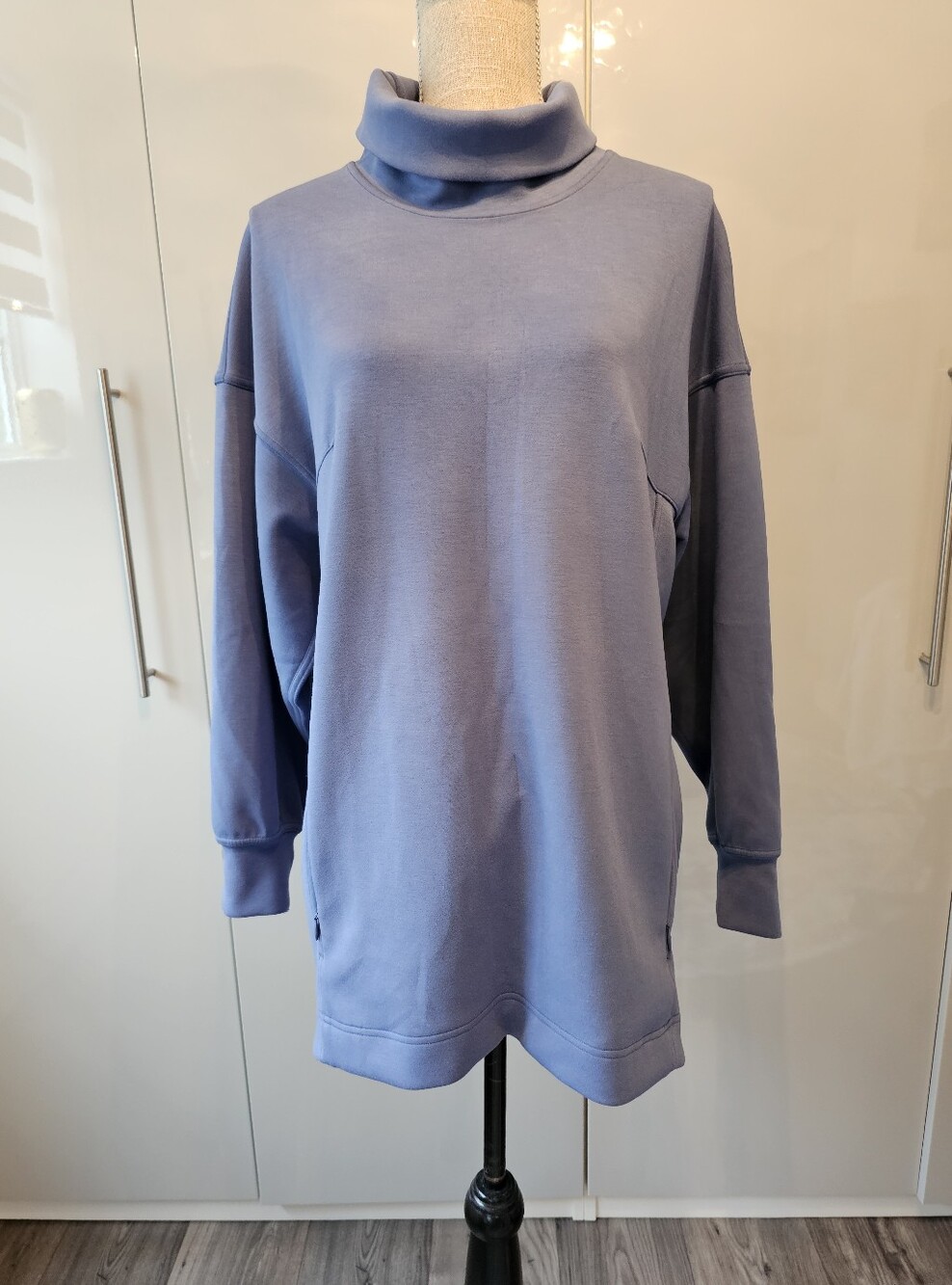 Lululemon  Blue Turtleneck Sweatshirt. US10